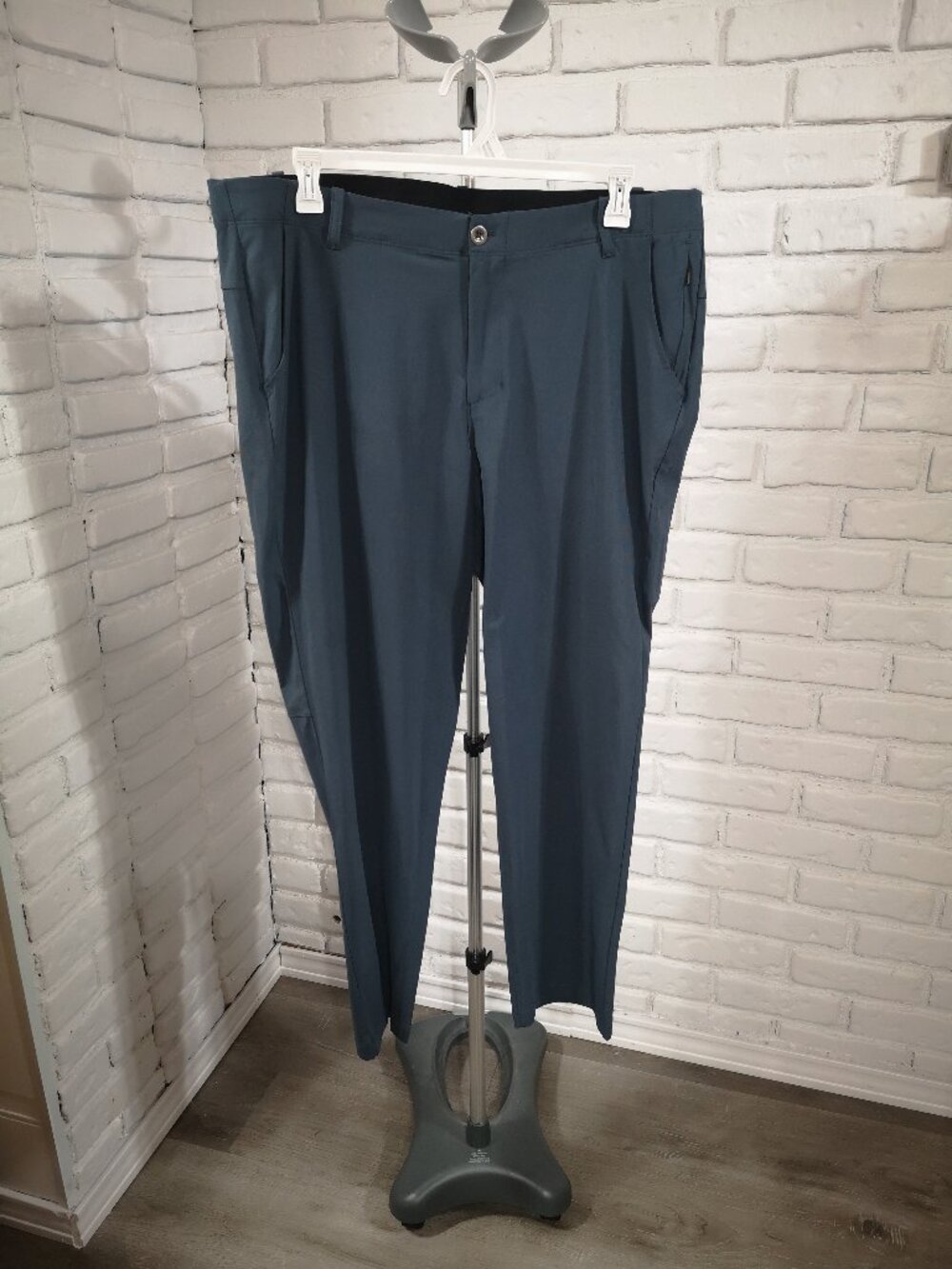 Cloudveil Men's Size 40/30 Blue/Grey Flat Front Zipper & Button Closure Pants